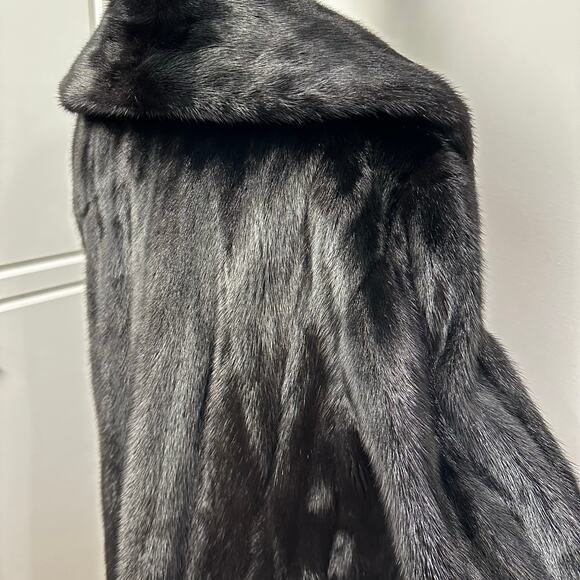 ✨ Vintage Neiman Marcus Black Mink Fur Coat – Classic Mid-Length Luxury Size L ✨ - Picture 5 of 16
